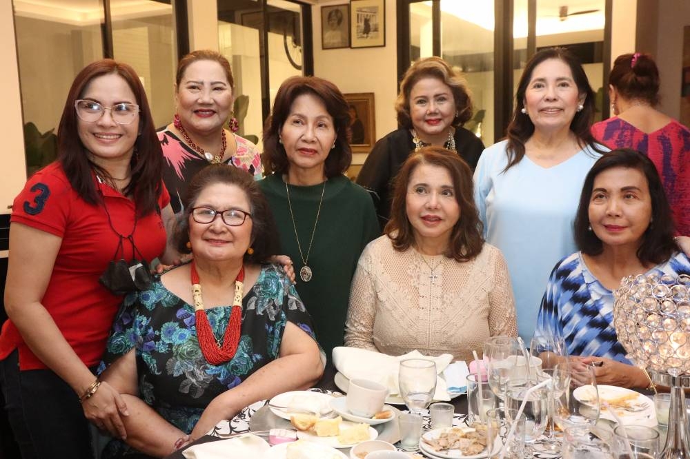 Yves Mendoza, Anna de Dios, Tess Pamintuan, Standing- Ellen Sevilla, Mel Vibar, Ellen Choi, Chuchi Laperal, Gov. Baby Ortiz
